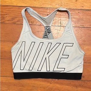 Nike sports bra size medium